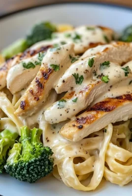 Creamy Chicken Alfredo Fettuccine with Broccoli